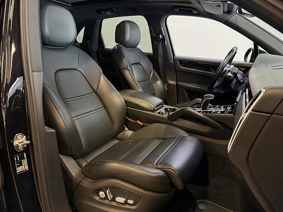 Porsche Cayenne 6 of 10