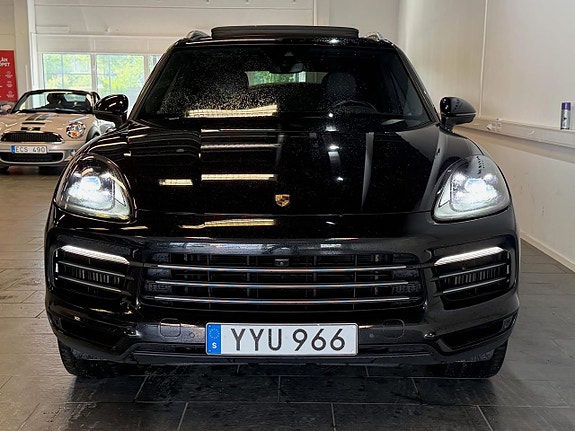 Porsche Cayenne 3 of 10