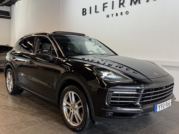 Porsche Cayenne 2 of 10