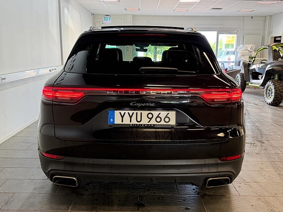 Porsche Cayenne 9 of 10