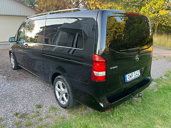 Mercedes-Benz V220 d 3 of 18