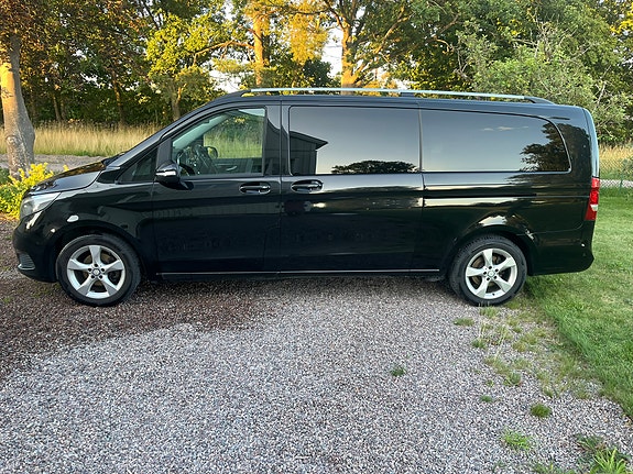 Mercedes-Benz V220 d 2 of 18