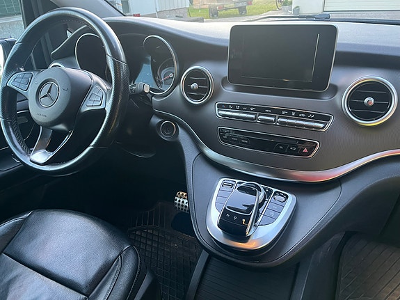 Mercedes-Benz V220 d 11 of 18