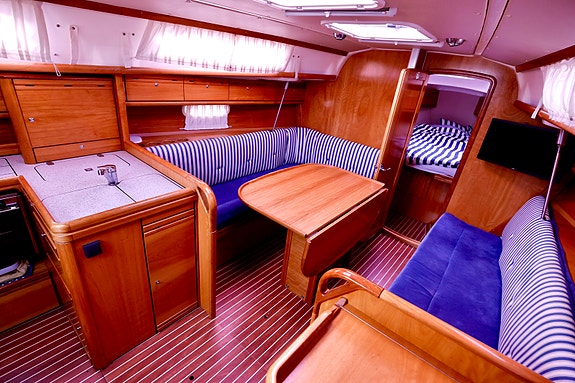 Bavaria 34 Cruiser 2 of 7