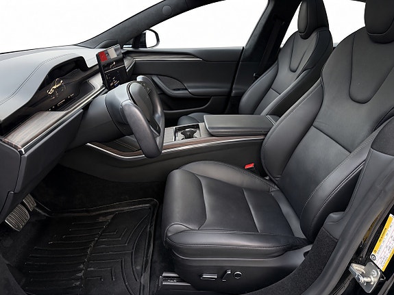 Tesla Model S 7 of 10