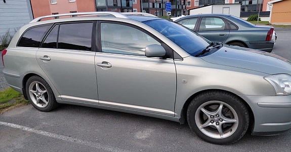 Toyota Avensis 3 of 7