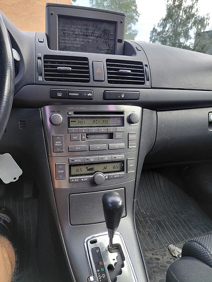 Toyota Avensis 2 of 7