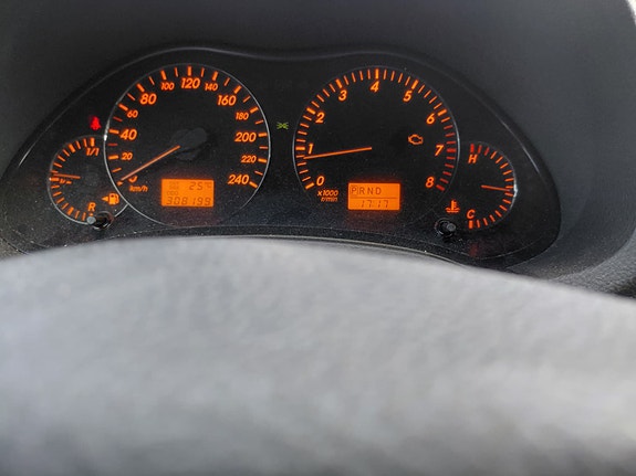 Toyota Avensis 7 of 7