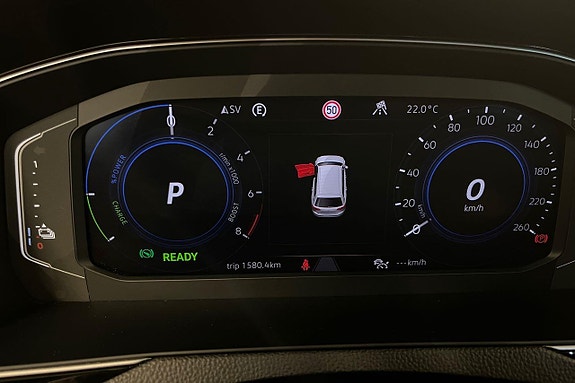 Volkswagen Passat 16 of 26