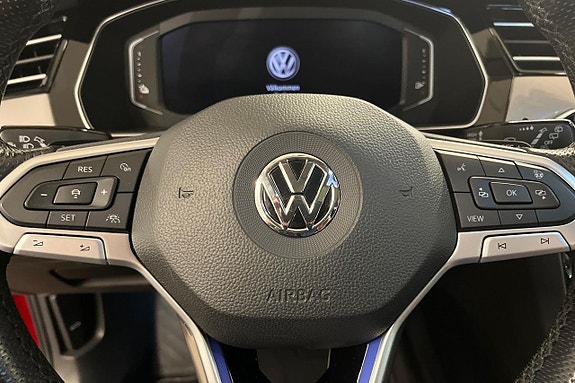 Volkswagen Passat 15 of 26