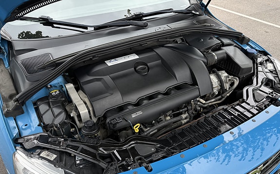 Volvo S60 2 of 7