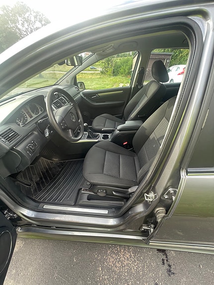 Mercedes-Benz B180 7 of 9