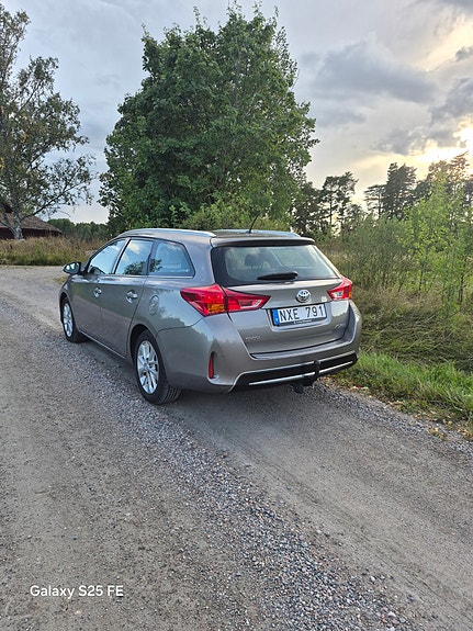 Toyota Auris 2 of 4