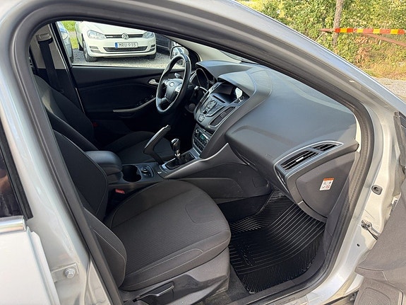 Ford Focus 12 of 18