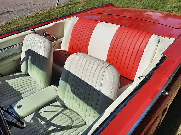 Ford Thunderbird 17 of 29