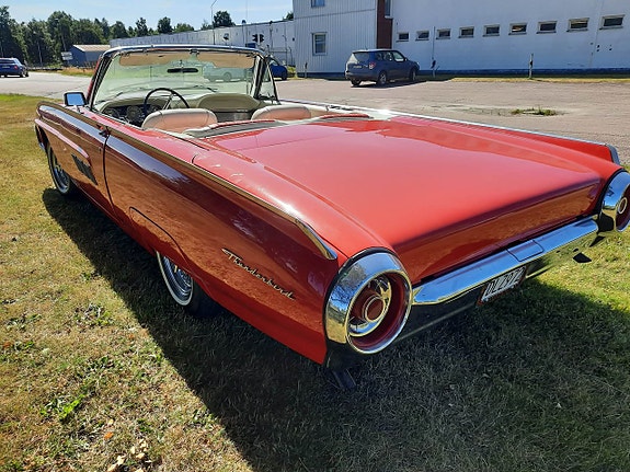 Ford Thunderbird 4 of 29