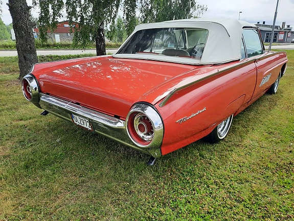 Ford Thunderbird 8 of 29