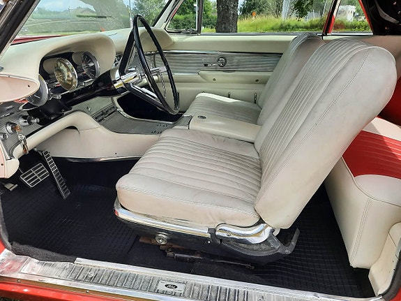 Ford Thunderbird 10 of 29