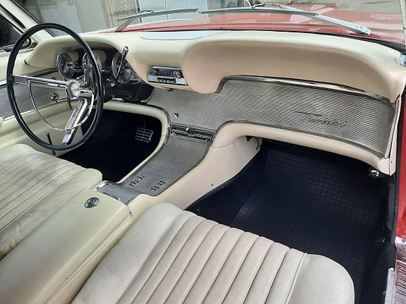 Ford Thunderbird 9 of 29