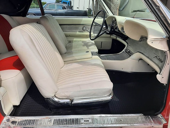 Ford Thunderbird 15 of 29