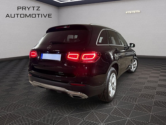 Mercedes-Benz GLC300 e 2 of 11
