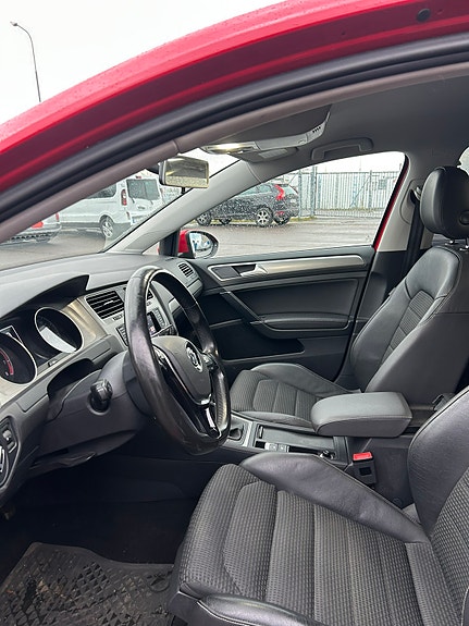 Volkswagen Golf VII 5 of 8