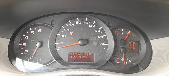 Nissan NV400 5 of 6