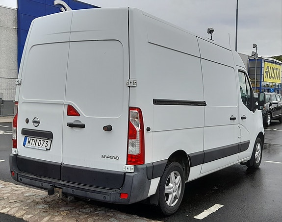 Nissan NV400 3 of 6