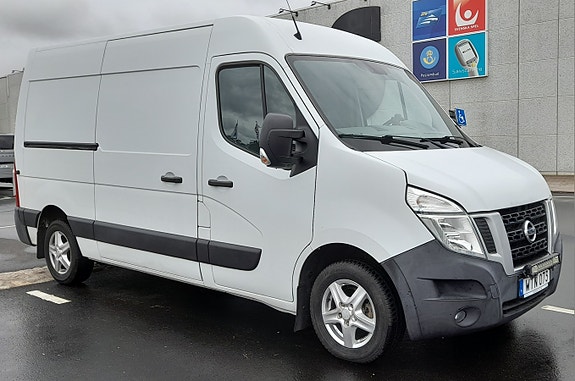 Nissan NV400 4 of 6