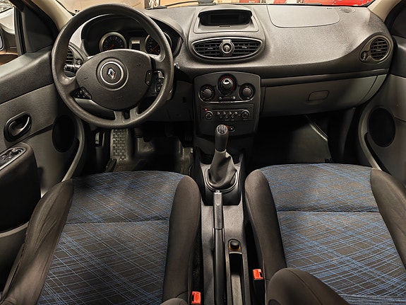 Renault Clio 6 of 10