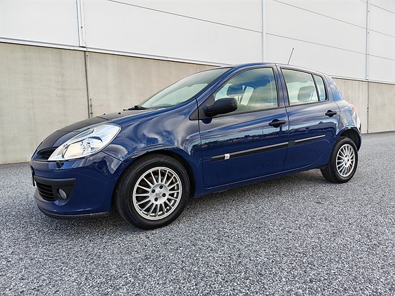 Renault Clio 2 of 10