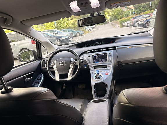 Toyota Prius Plug-in Hybrid 13 of 18