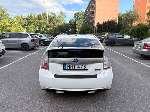 Toyota Prius Plug-in Hybrid 11 of 18