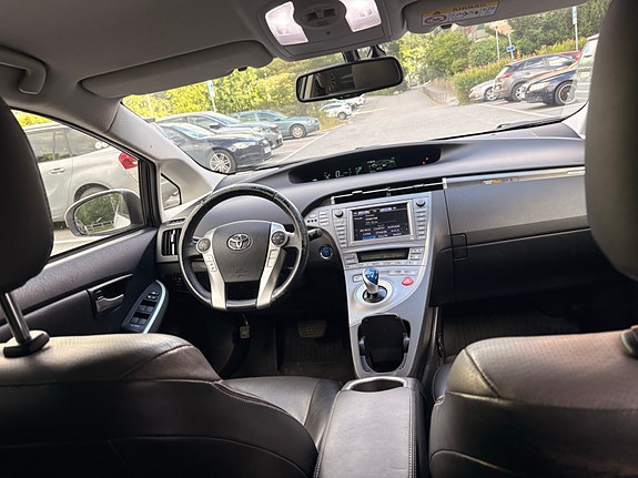 Toyota Prius Plug-in Hybrid 6 of 18