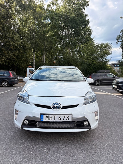Toyota Prius Plug-in Hybrid 9 of 18