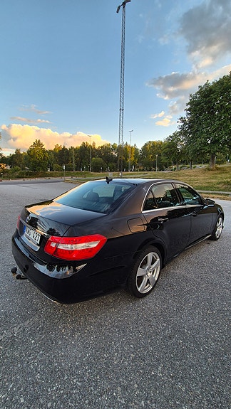 Mercedes-Benz E200 5 of 6