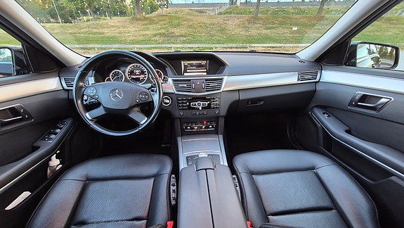 Mercedes-Benz E200 3 of 6