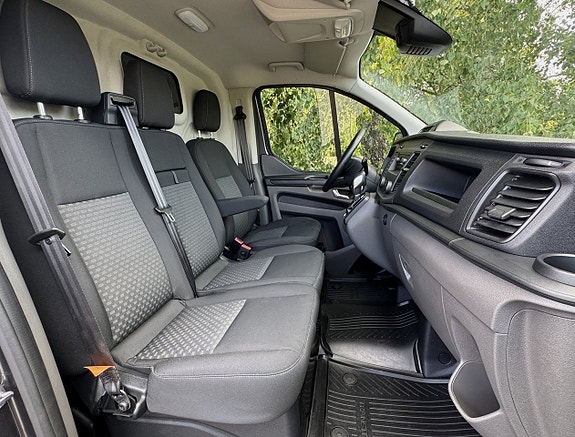 Ford Transit Custom 12 of 22
