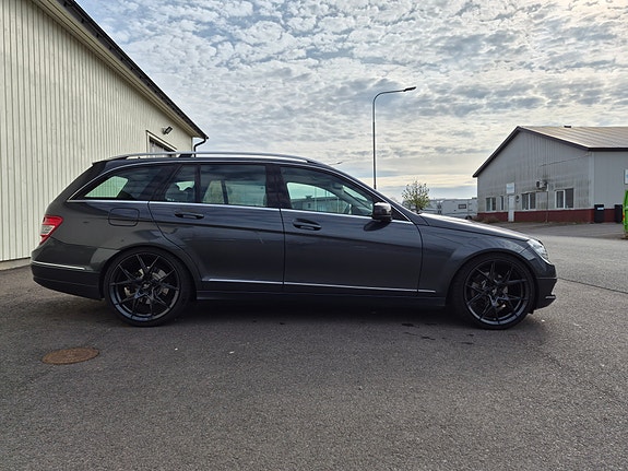 Mercedes-Benz C220 3 of 12