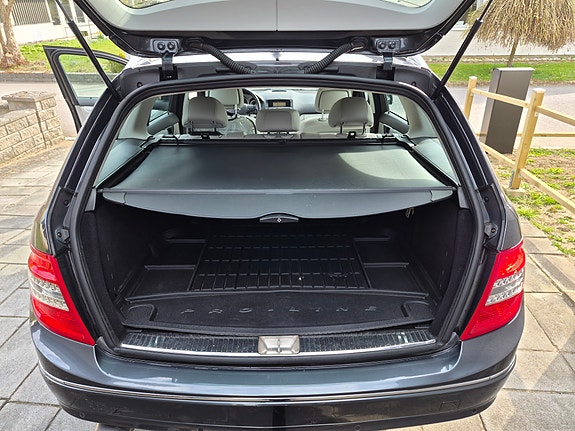 Mercedes-Benz C220 10 of 12