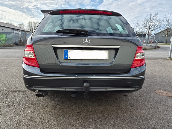 Mercedes-Benz C220 6 of 12