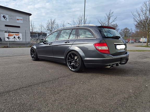 Mercedes-Benz C220 2 of 12