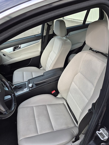 Mercedes-Benz C220 8 of 12