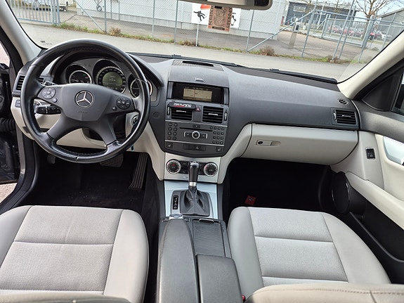 Mercedes-Benz C220 7 of 12