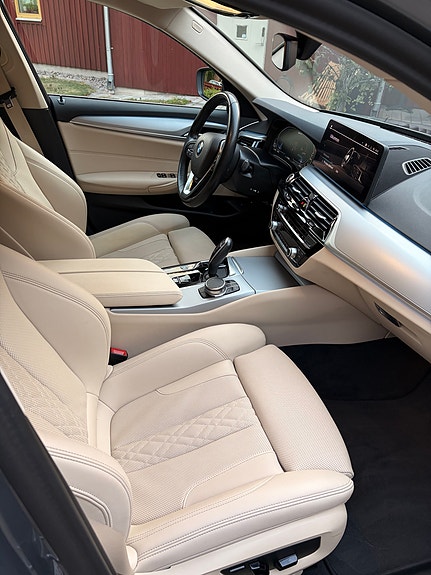 BMW 530e 4 of 5