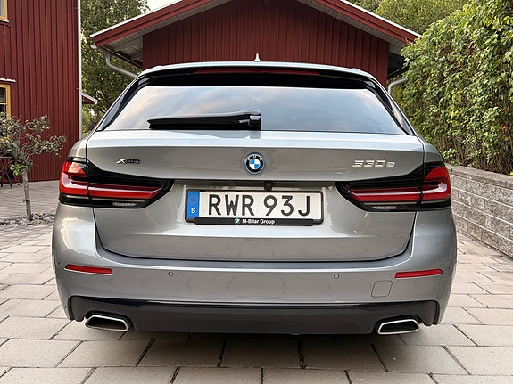 BMW 530e 3 of 5
