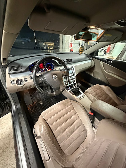 Volkswagen Passat 10 of 22
