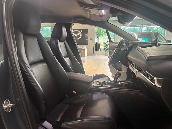 Mazda CX-30 16 of 27