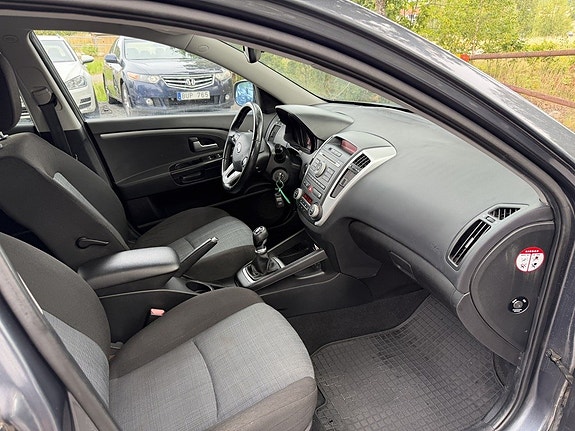 Kia Ceed 14 of 17