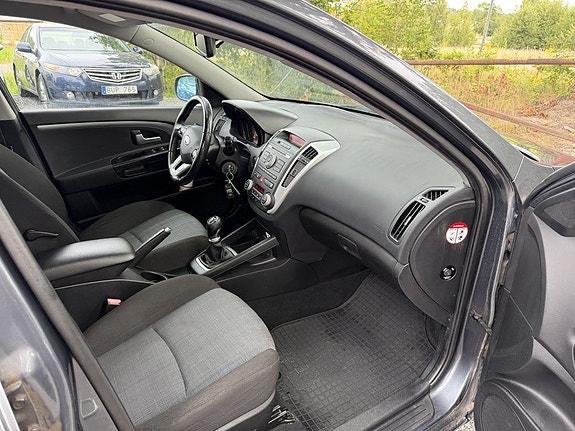 Kia Ceed 13 of 17